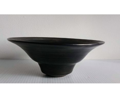 A Dame Lucie Rie D.B.E (1902-1995) iridescent black circular bowl, 7 x 18 cm, incised studio stamp to base. Condition: no vis