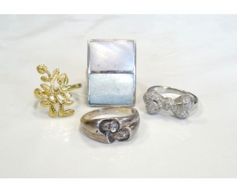 FOUR SILVER RINGSof various design including a mother of pearl set example and another in silver gilt (4)