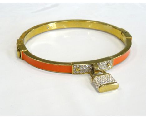 'MICHAEL KORS' ORANGE ENAMEL HINGED BANGLEin gold tone and with pave set padlock charm