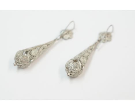 Silver floral drop earrings. Total item weight approximately 7.92 grams.