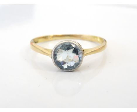 ROUND CUT AQUAMARINE SINGLE STONE RINGon eighteen carat gold shank, ring size Q