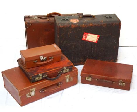 VINTAGE LEATHER BOUND AND OTHER CASESsuitcases and smaller, and a suitcase bearing United States of America travel labels (6)
