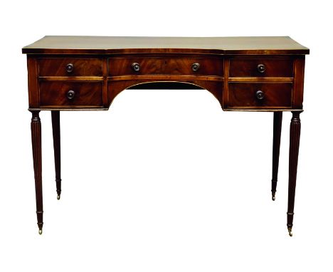 19th century Gillows style mahogany dressing table, rectangular inverted bow break front top with figured banding, curved dra