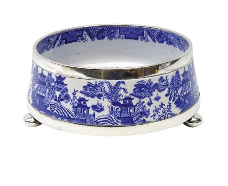 Late 19th century Royal Worcester Willow pattern silver-plate mounted fruit bowl on bun feet, D24cm   Condition Report  Vario