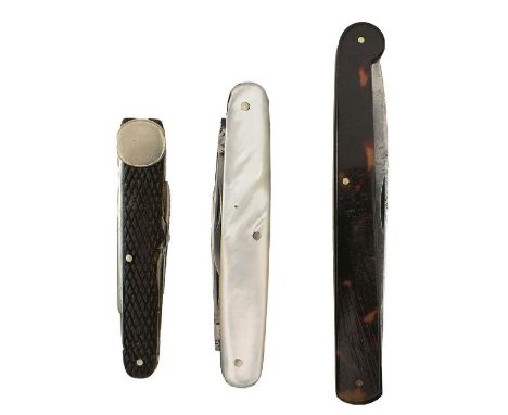 THREE VARIOUS POCKET KNIVES, comprising one with 8.5cm blade and saw blade of a similar length, tortoiseshell grip scales, 10