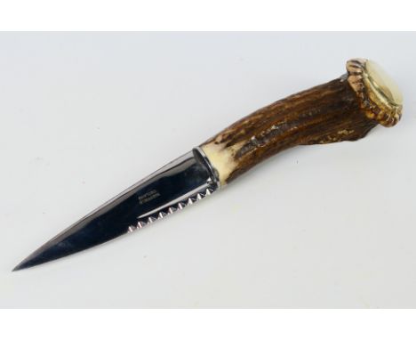 An antler hilt sgian dubh knife with 9.5 cm (l) blade. [W]

Note: This lot is not for sale to people under the age of 18. By 