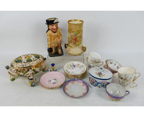Royal Doulton, Adderley, Queen Anne, Other - Mixed ceramics to include plates, cups, jugs, vases, and similar - Lot includes 