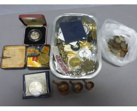 Tray of mixed collectables to include; WW1 medals, WW2 german medal, vintage coins including silver proof, badges etc