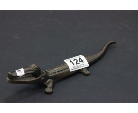 cast metal Crocodile nut cracker RD899159