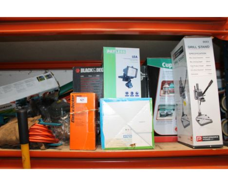 A COLLECTION OF TOOLS AND ITEMS TO INC A FLOOD LIGHT, BLACK & DECKER JIGSAW, DRILL STAND, STRIMMER, ETC