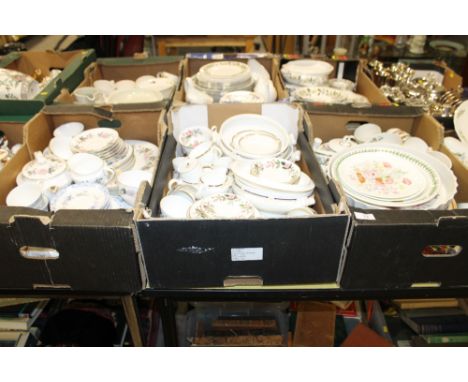 THREE TRAYS OF CHINA TO INC WEDGWOOD SPODE, ROYAL WORCESTER AND ROYAL DOULTON
