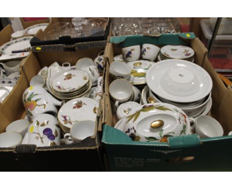 TWO TRAYS OF ROYAL WORCESTER EVESHAM CHINA