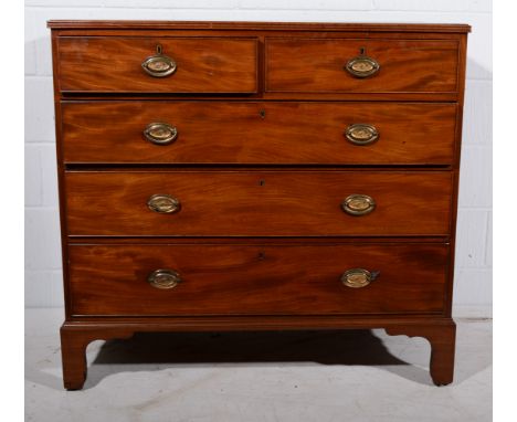 George III mahogany chest of drawers, rectangular top with a reeded edge, fitted with two short and three long graduating dra