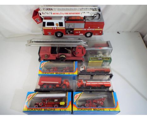 Vitesse, Corgi and others - Eight diecast fire vehicles in original boxes plus two large scales fire engines, condition varie