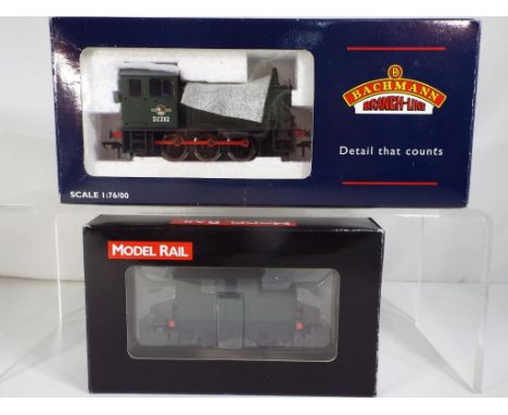 Model Railways - a Bachmann class 04 diesel shunter ref #31-338 and model rail GWR Centinel ref #MR-001 both models M boxes E