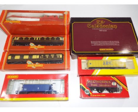 Model Railways - seven Hornby OO gauge items in original boxes comprising #R764, #R763, #R6424, #R6287A, #R670, #R122, #R123 