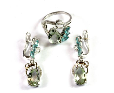 A pair of 925 silver green amethyst and apatite set drop earrings, L. 3.2cm, with a matching ring (O).