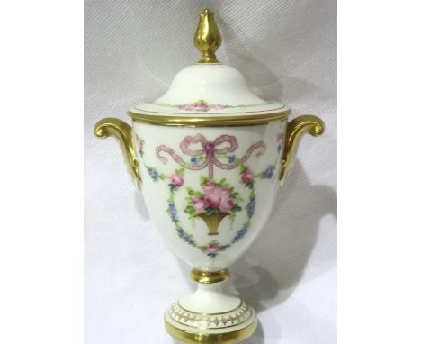 Royal Worcester twin handled urn, H: 15 cm. P&amp;P Group 1 (£14+VAT for the first lot and £1+VAT for subsequent lots) 