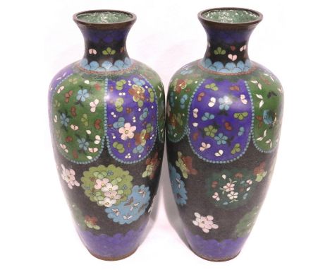 A pair of Dordogne vases, H: 25 cm. P&amp;P Group 3 (£25+VAT for the first lot and £5+VAT for subsequent lots) 
