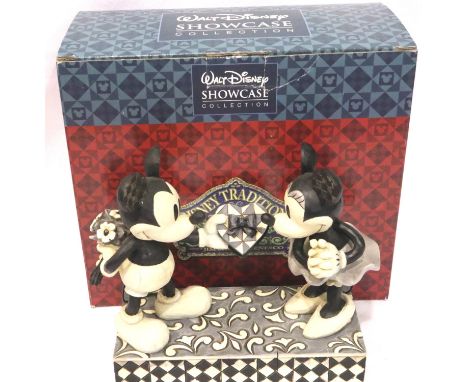 Walt Disney Showcase Collection: figural group of Mickey and Minnie Mouse, Real Sweetheart, L: 19 cm, boxed. No cracks, chips