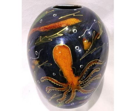 Anita Harris Octopus vase, signed in gold, H: 15 cm. P&amp;P Group 1 (£14+VAT for the first lot and £1+VAT for subsequent lot