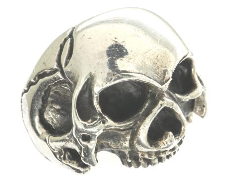 925 silver heavy gauge skull ring, size V, 25g. P&amp;P Group 1 (£14+VAT for the first lot and £1+VAT for subsequent lots) 