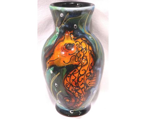 Anita Harris Seahorse vase, signed in gold, H: 10 cm. P&amp;P Group 1 (£14+VAT for the first lot and £1+VAT for subsequent lo