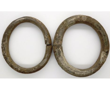 18th century slavery shackles, D: 80 mm. P&amp;P Group 0 (£5+VAT for the first lot and £1+VAT for subsequent lots) 