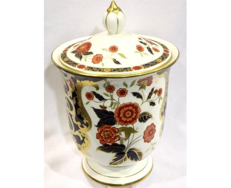 Royal Crown Derby large covered urn, H: 28 cm. No cracks, chips or visible restoration. P&amp;P Group 3 (£25+VAT for the firs