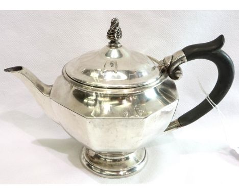 Elkington &amp; Co hallmarked silver teapot with acorn finial, H: 16 cm, 378g. P&amp;P Group 1 (£14+VAT for the first lot and