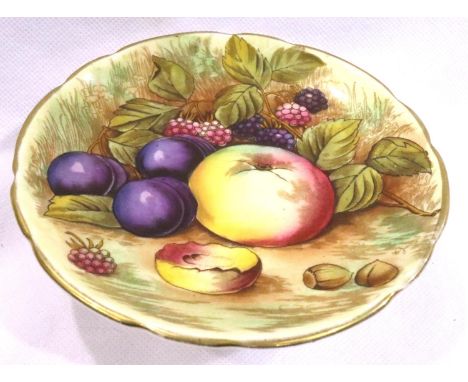 Small Aynsley Orchard Gold tazza, signed A Jones, D: 11 cm. P&amp;P Group 1 (£14+VAT for the first lot and £1+VAT for subsequ