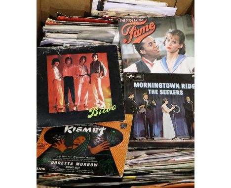 Collection of mixed singles approximately 200. P&amp;P Group 3 (£25+VAT for the first lot and £5+VAT for subsequent lots) 