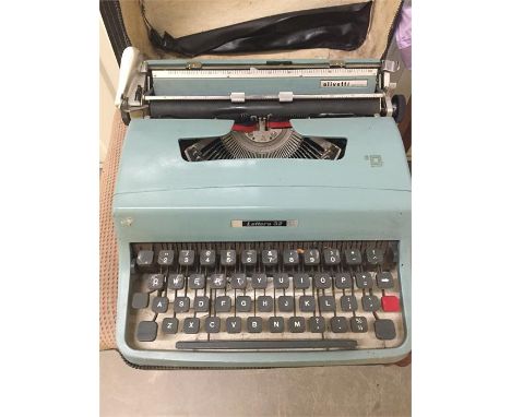 Olivetti lettera 32 typewriter