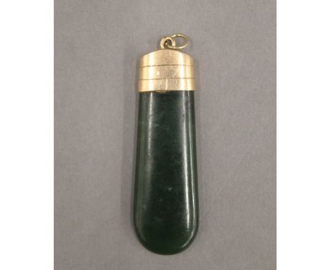 A 15 ct gold mounted jade pendant. 4.5 cm high.