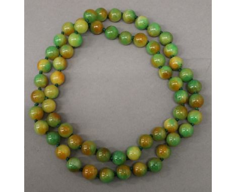 A string of jade beads. 82 cm long.
