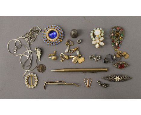 A quantity of miscellaneous vintage jewellery, etc.