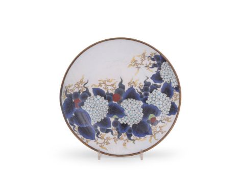 AN UNUSUAL JAPANESE CLOISONNÉ ENAMEL DISH IN IMITATION OF NABESHIMA PORCELAIN, MEIJI-TAISHO ERA Of circular, concave form res