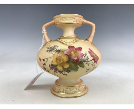 An early 20th Century Royal Worcester blush ivory vase