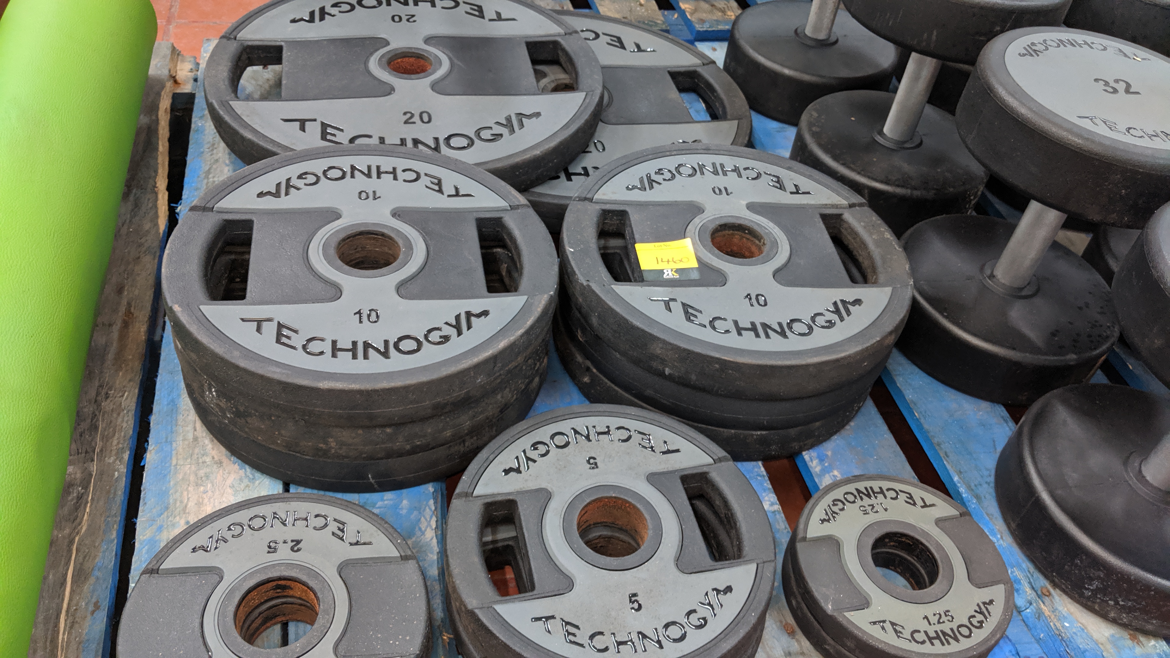 Quantity of Technogym round "plates" consisting of 2 off 20kg plates, 6