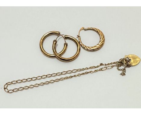 A pair of 9ct gold hoop earrings, a single 9ct gold hoop earring and a 9ct gold fine chain link bracelet complete with 9ct go