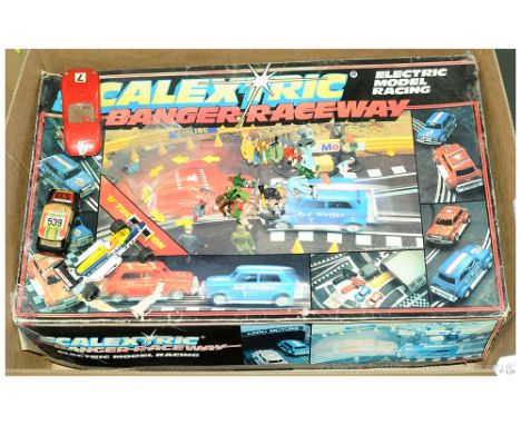 Scalextric a mixed group to include 1x boxed set, 3x unboxed vehicles &amp; unboxed Scalextric or similar personnel. Conditio