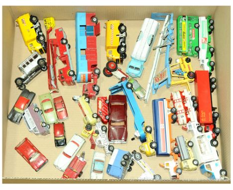 Corgi a boxed group to include Bedford Tractor Unit with Articulated Horse Box 'Chipperfields Circus', Big Bedford Tractor Un
