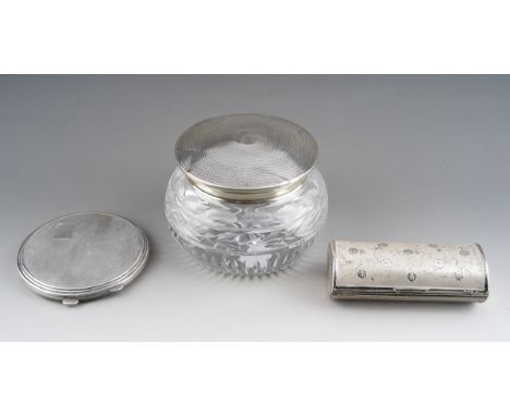 A Modern oblong cigarette holder, the textured body decorated with roses, strikers to both ends, hallmarked by Kigu Ltd., Lon