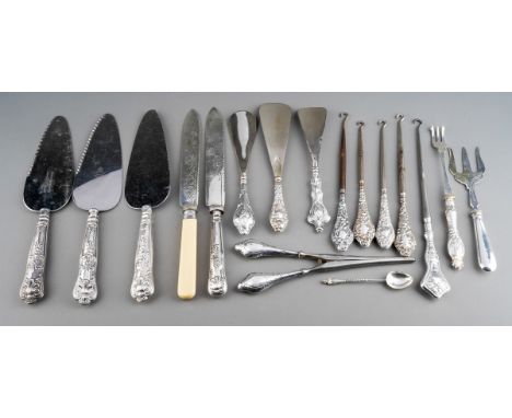 A collection of silver handled items to include: five button hooks, three King's pattern cake slices, three shoe horns, glove