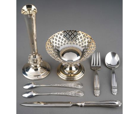 A George V silver reticulated bon bon dish, hallmarked by Elkington &amp; Son., Birmingham, 1911 together with a Modern posy 