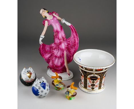 Assorted ceramics to include: a Royal Crown Derby 1128 Imari vase; 1930's style figure of a Flamenco Dancer stamped 8735, a p