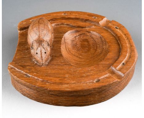 Robert Mouseman Thompson of Kilburn: a carved horseshoe shaped ashtray with Mouse signature, central recess, approx 12.5cm lo