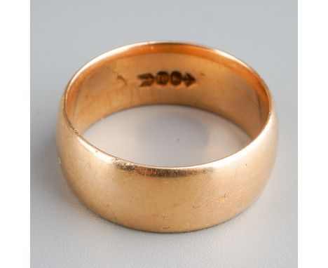 An 18ct yellow gold plain gold band, approx. ring size UK V, 8mm depth, stamped 18k in an arrow, 10.4 grams