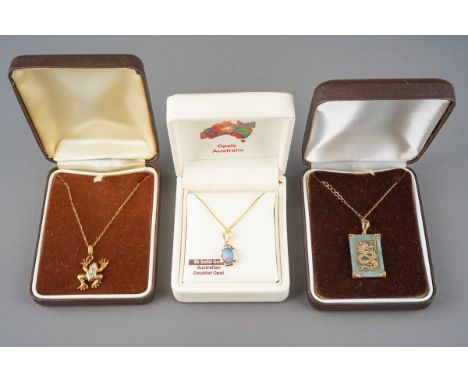 9 ct gold chain with a jade and 9 ct gold pendant with a Chinese dragon design ( gross weight 5.5g) together with a 9 ct gold