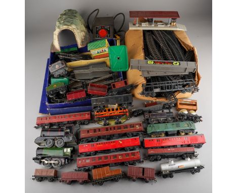 A box of railwayana, including tinplate O gauge and metal and plastic OO gauge, locomotives, carriages, track and tunnel, etc